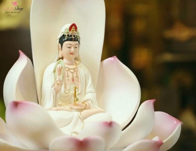 Hình tượng Quan Âm Bồ Tát đẹp với gương mặt từ bi