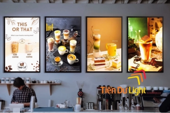 Hộp đèn menu cafe với nền xanh lá và chữ màu trắng