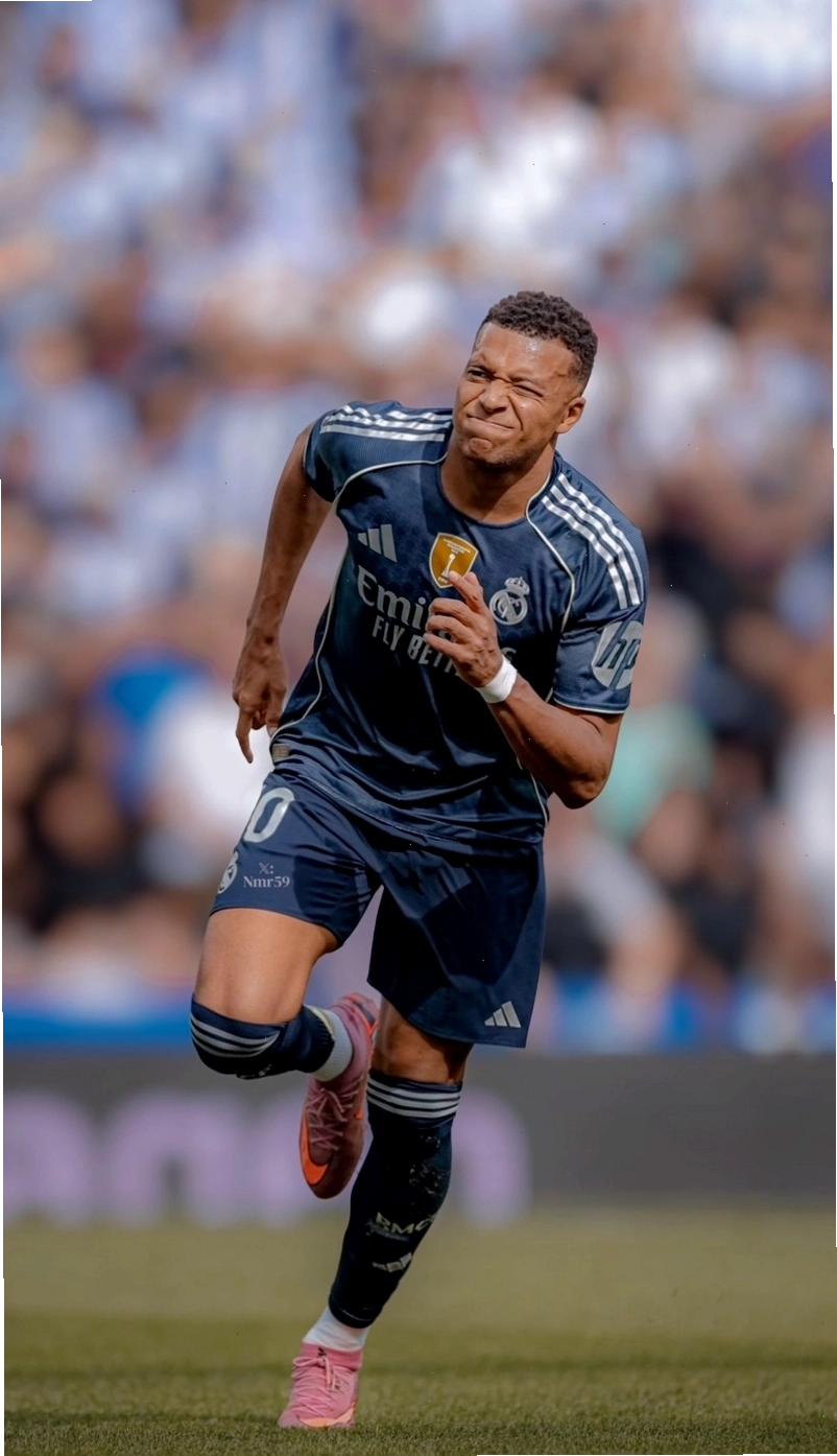 Kylian Mbappé ăn mừng bàn thắng đầy phấn khích