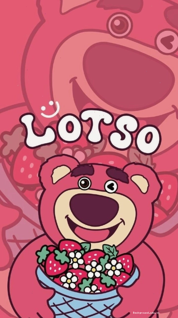 Lotso ôm bó hoa dâu tây với nụ cười tươi tắn