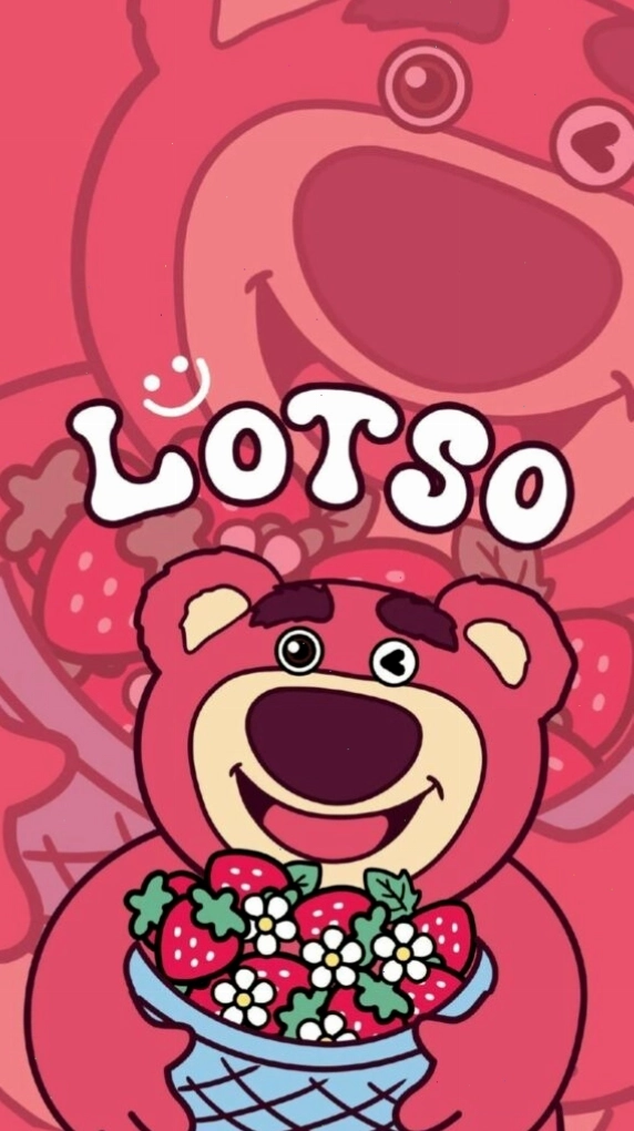 Lotso ôm hoa dâu cười tươi nhẹ nhàng