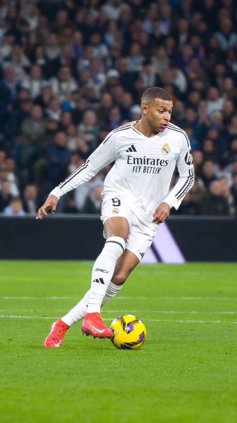 Mbappé thể hiện sự tự tin trên sân đấu