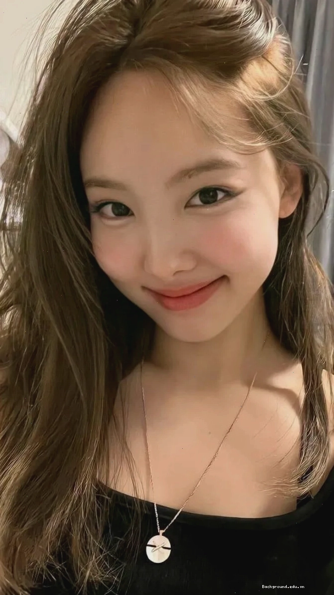 Nayeon TWICE với vẻ đẹp trong trẻo trong ảnh selfie