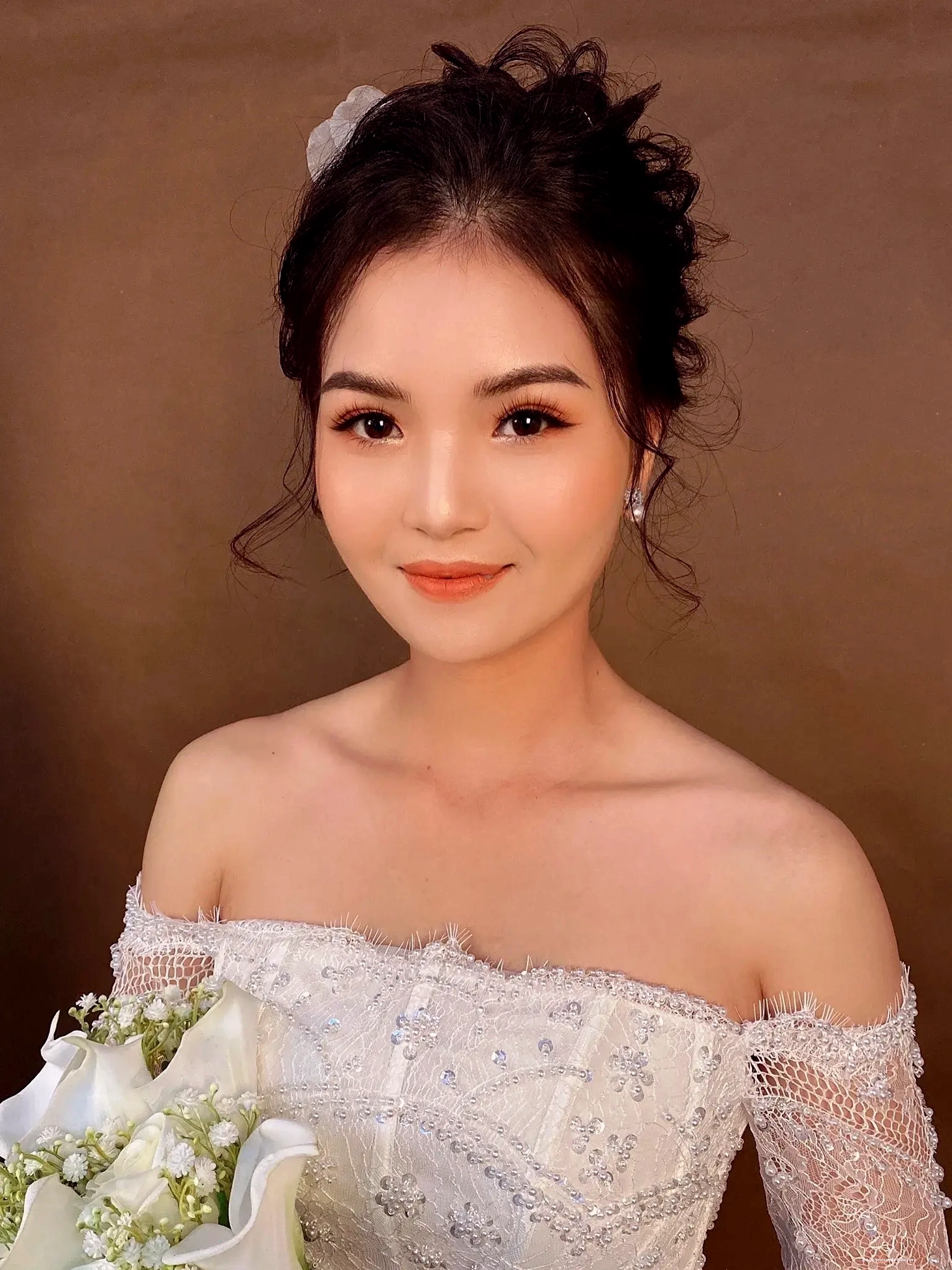 Phong cách trang điểm nhẹ nhàng, dễ thương phù hợp với ảnh bìa Zalo