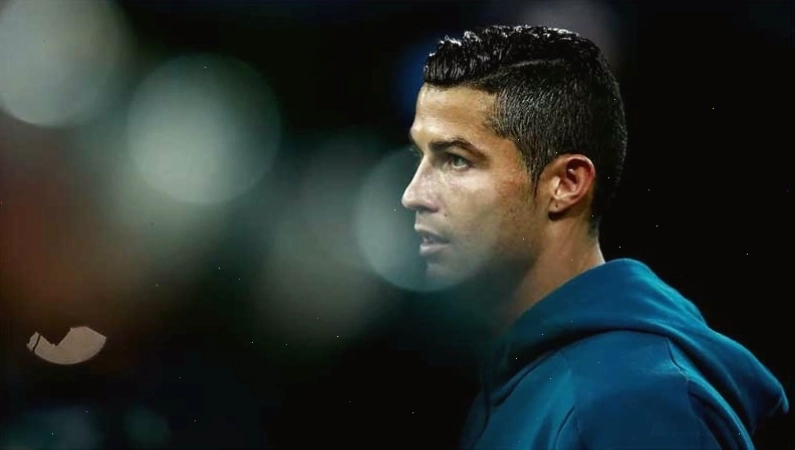 Ronaldo được ví như soái ca làng túc cầu