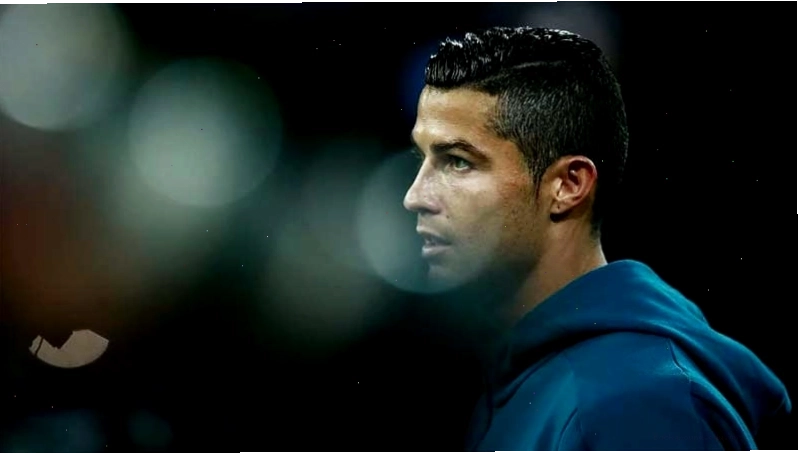 Ronaldo tạo dáng chuyên nghiệp trước ống kính
