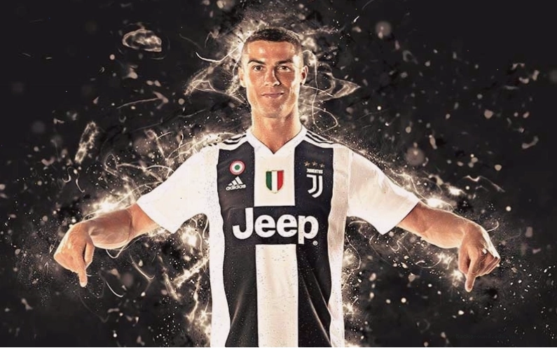 Ronaldo thực hiện cú ăn mừng Siuuu kinh điển