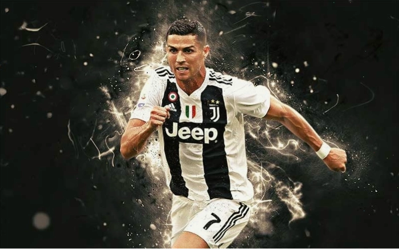 Ronaldo thực hiện cú sút phạt đẹp mắt