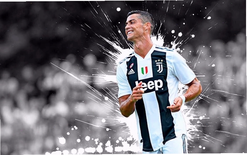Ronaldo thực hiện pha ăn mừng bàn thắng đặc trưng 