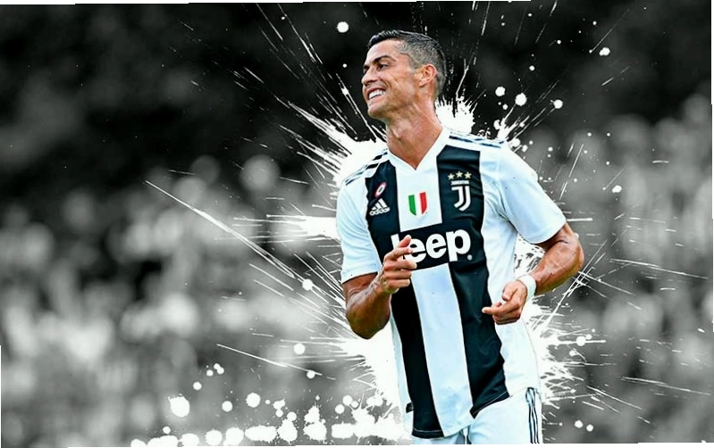 Ronaldo trong màu áo Real Madrid với biểu cảm đầy uy lực