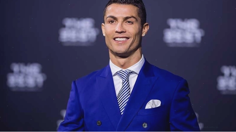 Ronaldo với phong thái lịch lãm ngoài sân cỏ