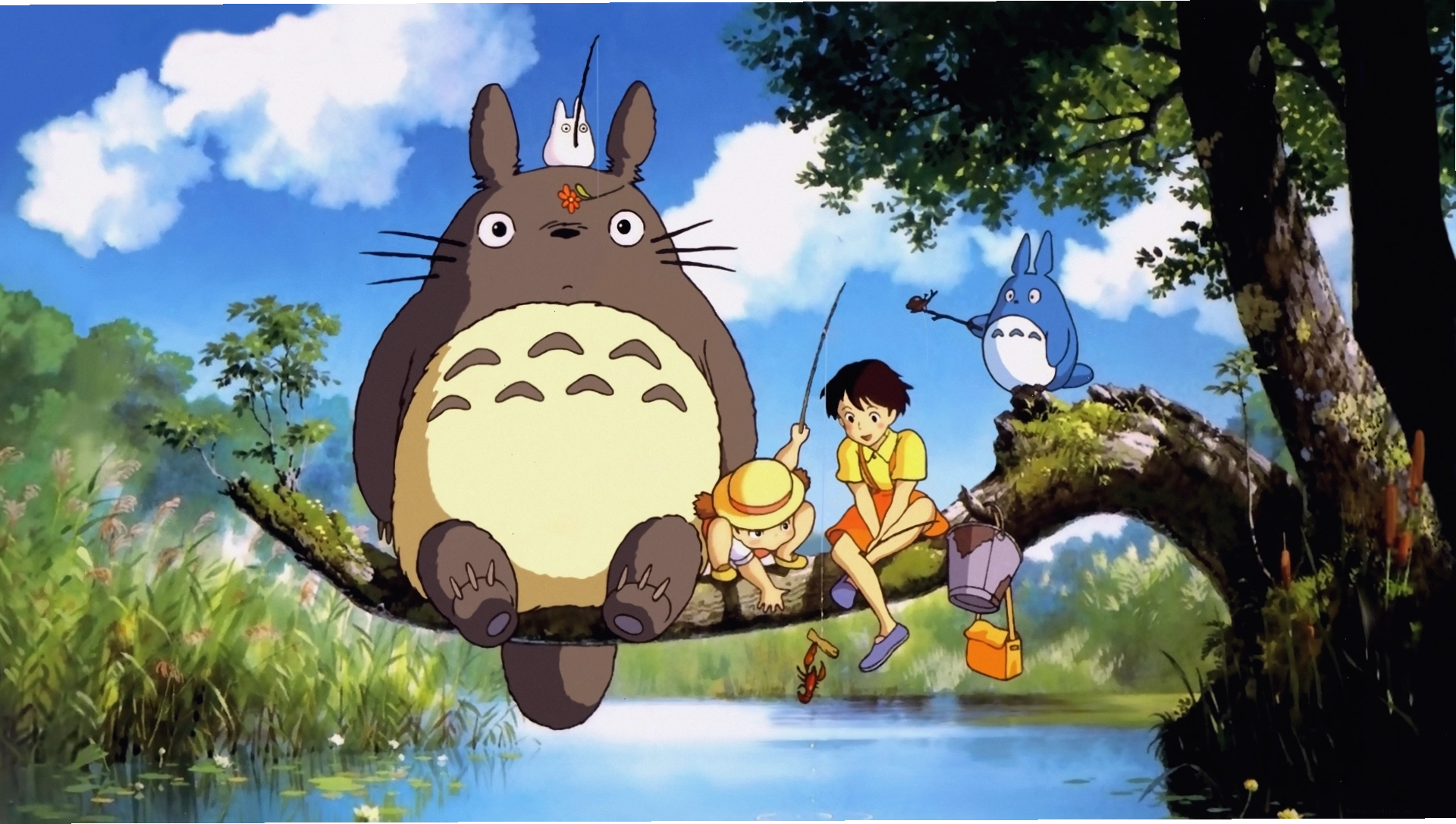 Totoro khổng lồ đứng giữa rừng cây