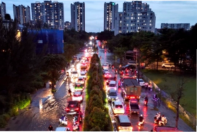 Gió mùa Đông Bắc gây sóng lớn và triều cường tại khu vực ven biển